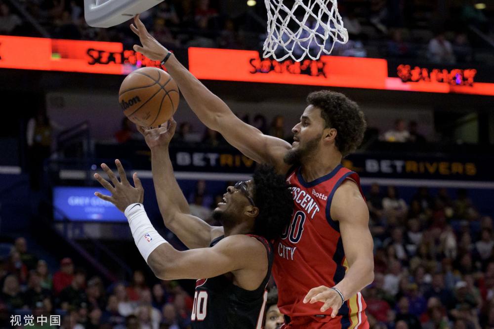 的强烈不满 的强烈不满