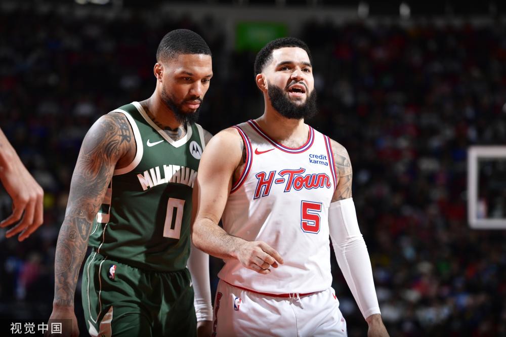 场上展现出 场上展现出